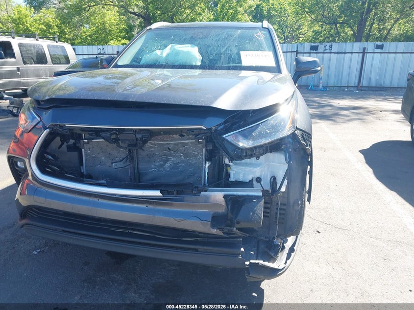 2025 Toyota Highlander VIN 5TDKDRBH1SS588656 IAAI salvage auction — FRONT END, Salvage (Utah), sold $15,550 on 2026-08-22 (photo 6)