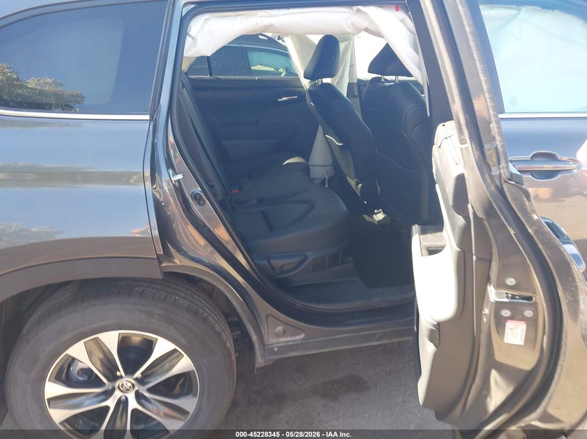 2025 Toyota Highlander VIN 5TDKDRBH1SS588656 IAAI salvage auction — FRONT END, Salvage (Utah), sold $15,550 on 2026-08-22 (photo 8)