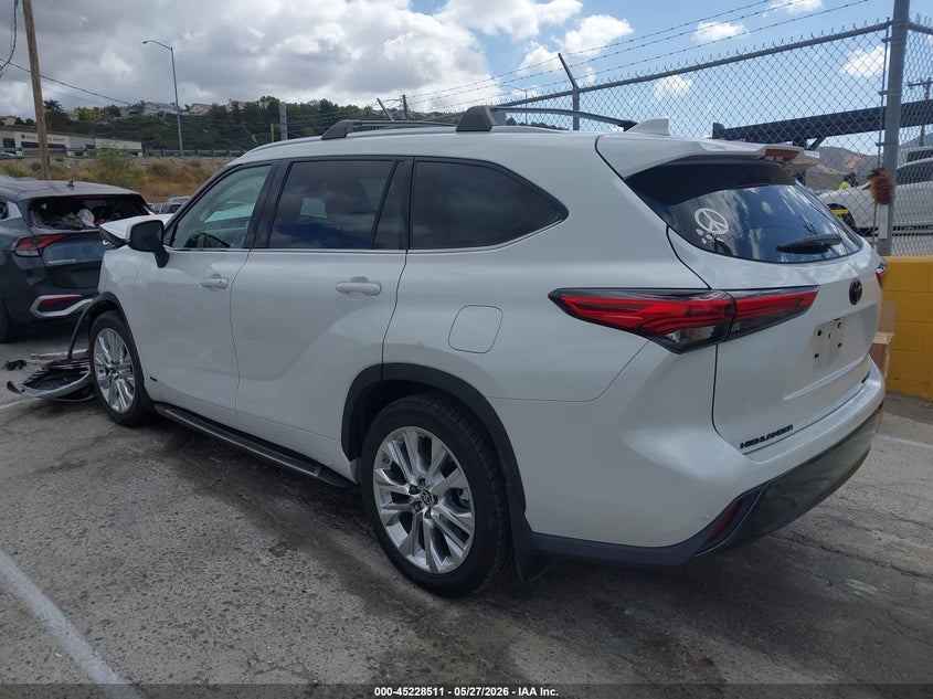 2022 Toyota Highlander VIN 5TDXBRCH5NS552080 IAAI salvage auction — FRONT END, Salvage Title, sold $16,800 on 2026-07-15 (photo 3)