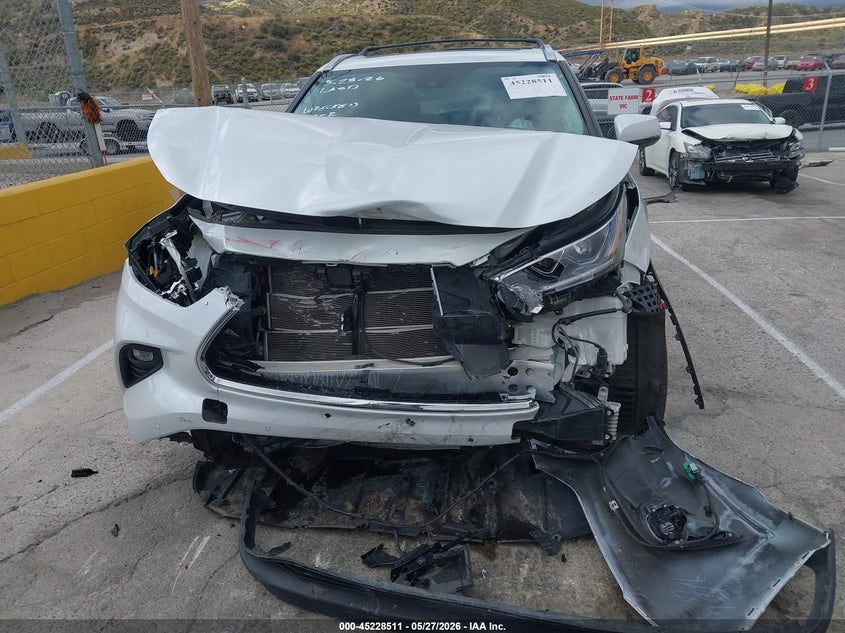 2022 Toyota Highlander VIN 5TDXBRCH5NS552080 IAAI salvage auction — FRONT END, Salvage Title, sold $16,800 on 2026-07-15 (photo 6)