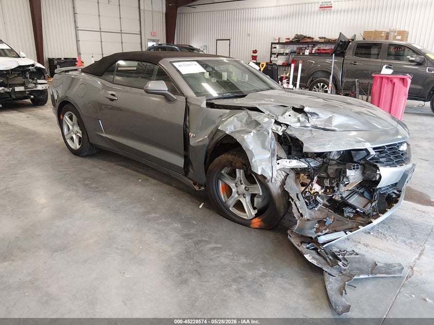 2020 Chevrolet Camaro VIN 1G1FB3DX2L0104581 IAAI salvage auction — RIGHT FRONT, Salvage Title, sold $4,700 on 2026-07-22 (photo 1)