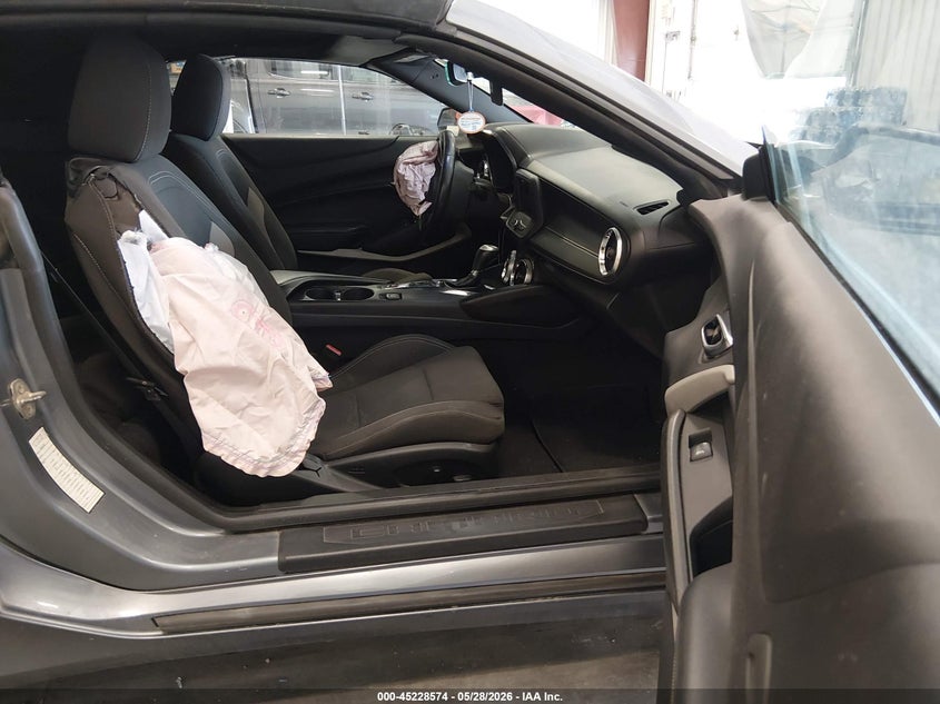 2020 Chevrolet Camaro VIN 1G1FB3DX2L0104581 IAAI salvage auction — RIGHT FRONT, Salvage Title, sold $4,700 on 2026-07-22 (photo 5)