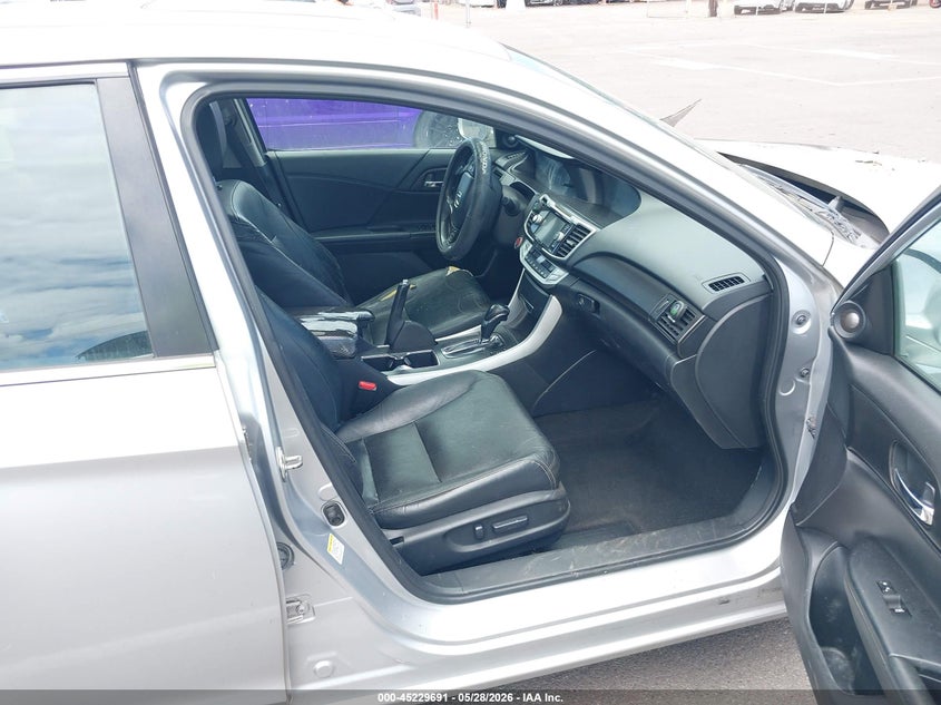 2015 Honda Accord VIN 1HGCR2F88FA102453 IAAI salvage auction — ENGINE BURN, Salvage Title, sold $25 on 2026-07-21 (photo 5)