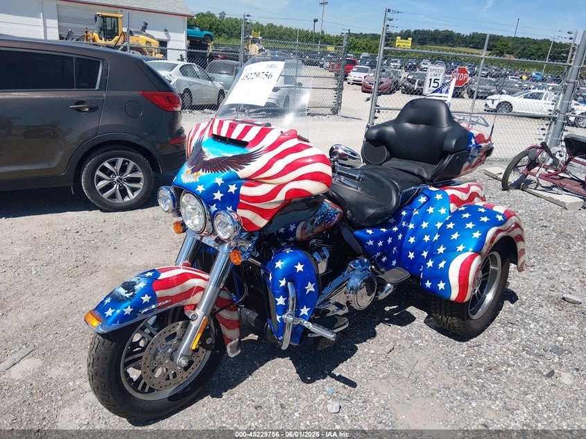 2019 Harley-davidson Tri glide ultra VIN 1HD1MAF1XKB859830 IAAI salvage auction — NORMAL WEAR, Clear (Pennsylvania), sold $12,700 on 2026-07-22 (photo 2)