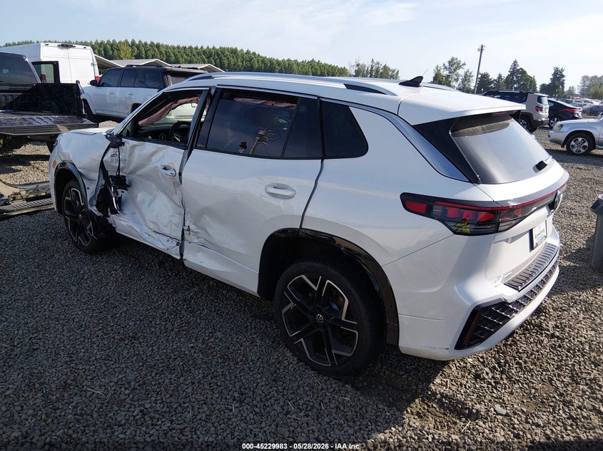2026 Volkswagen Tiguan VIN 3VVUW7RM6TM077697 IAAI salvage auction — SIDE, Salvage Title, sold $13,100 on 2026-07-31 (photo 3)