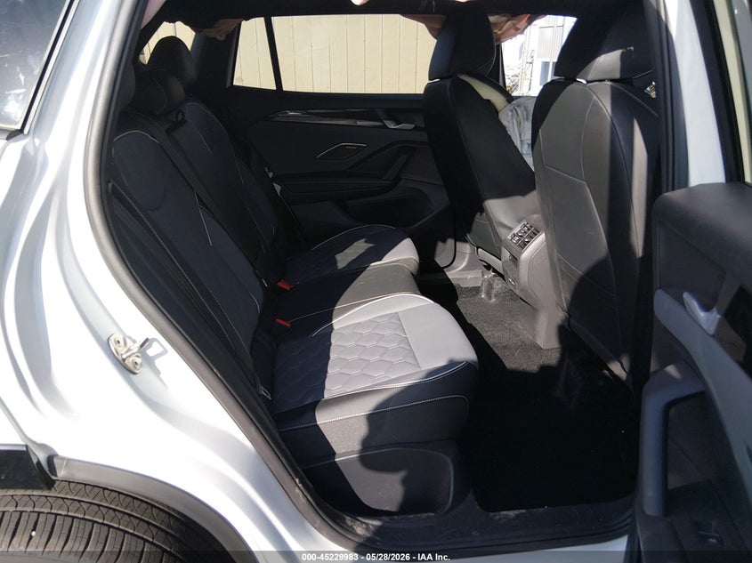 2026 Volkswagen Tiguan VIN 3VVUW7RM6TM077697 IAAI salvage auction — SIDE, Salvage Title, sold $10,700 on 2026-07-31 (photo 8)