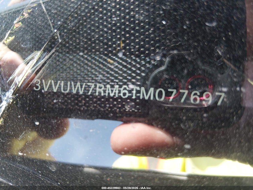 2026 Volkswagen Tiguan VIN 3VVUW7RM6TM077697 IAAI salvage auction — SIDE, Salvage Title, sold $13,100 on 2026-07-31 (photo 9)
