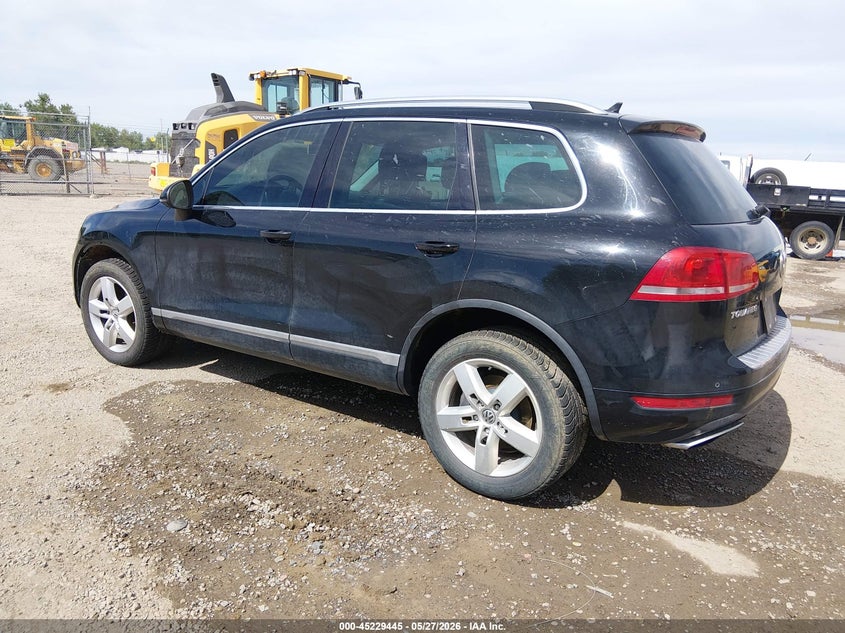 2012 Volkswagen Touareg VIN WVGFF9BP0CD001133 IAAI salvage auction — RIGHT SIDE, Salvage (Montana), sold $925 on 2026-08-05 (photo 3)