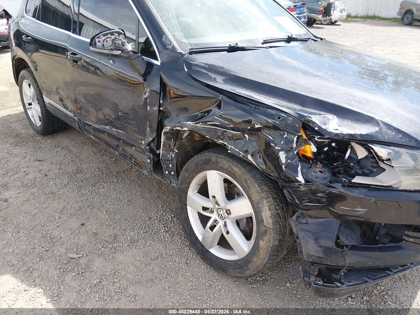 2012 Volkswagen Touareg VIN WVGFF9BP0CD001133 IAAI salvage auction — RIGHT SIDE, Salvage (Montana), sold $925 on 2026-08-05 (photo 6)