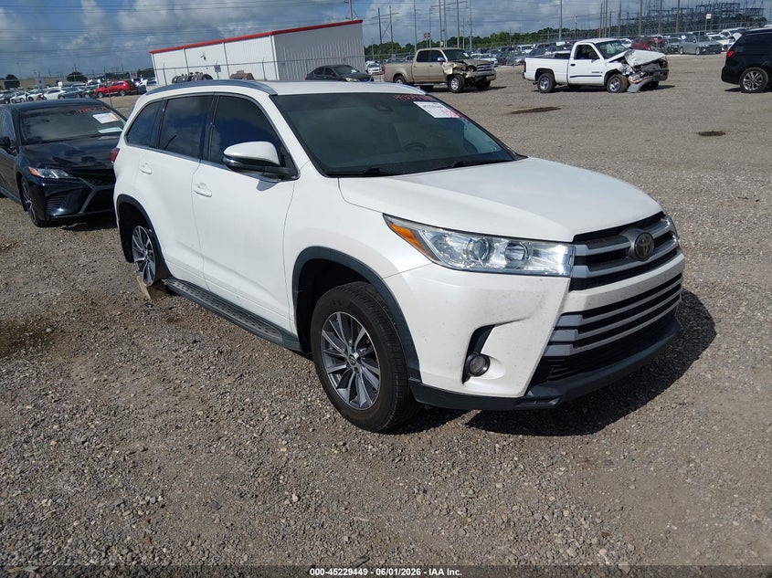 2018 Toyota Highlander VIN 5TDKZRFH2JS545079 IAAI salvage auction — LEFT SIDE, Salvage Title, sold $10,550 on 2026-07-08 (photo 1)