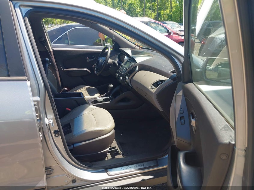2014 Hyundai Tucson VIN KM8JUCAG3EU799533 IAAI salvage auction — RIGHT FRONT, Salvage Title, sold $1,250 on 2026-07-12 (photo 5)