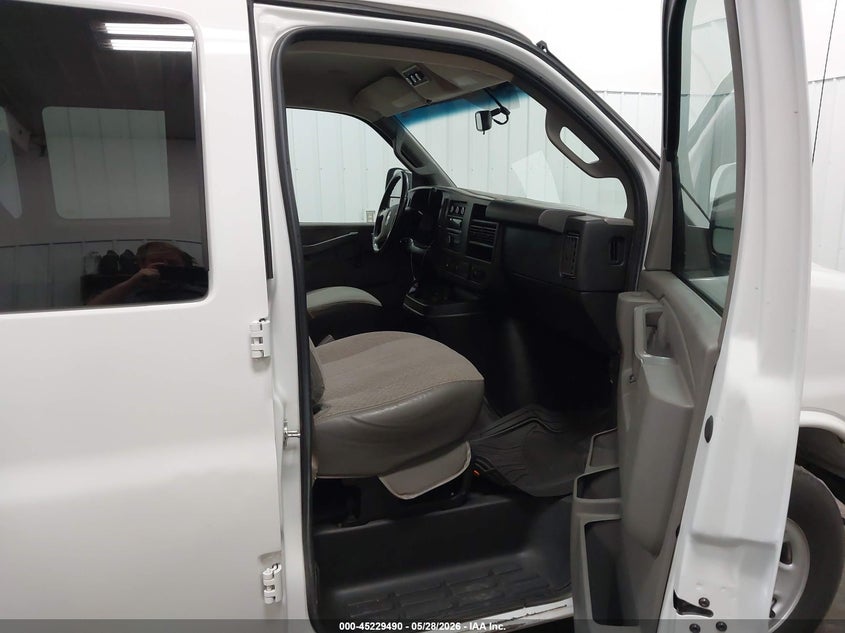 2018 Chevrolet Express 2500 VIN 1GAWGEFG6J1249169 IAAI salvage auction — NORMAL WEAR, SF97 (South Dakota), sold $19,650 on 2026-07-09 (photo 5)