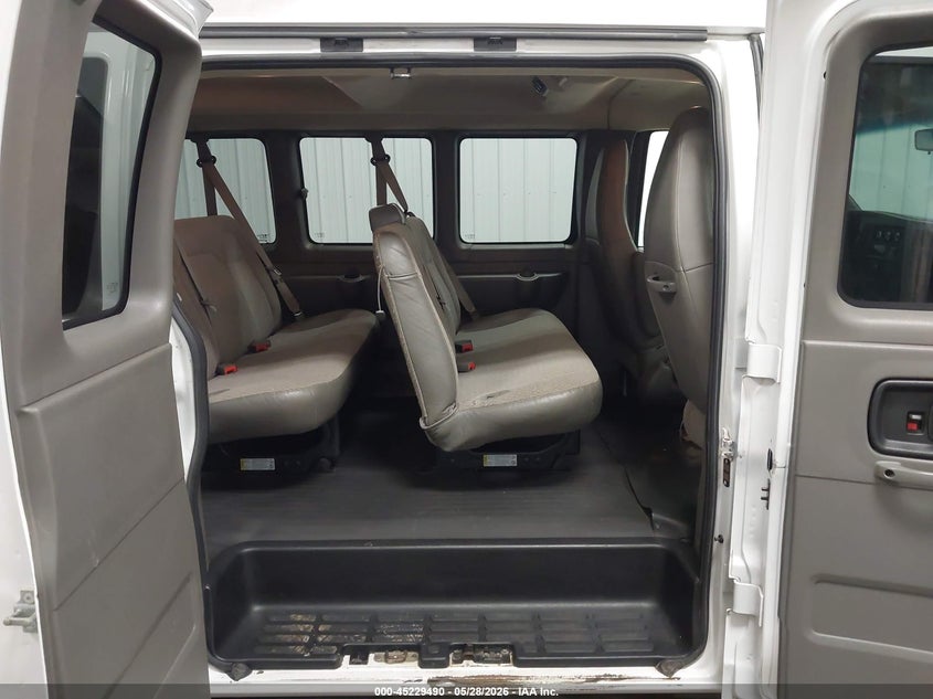 2018 Chevrolet Express 2500 VIN 1GAWGEFG6J1249169 IAAI salvage auction — NORMAL WEAR, SF97 (South Dakota), sold $19,650 on 2026-07-09 (photo 8)