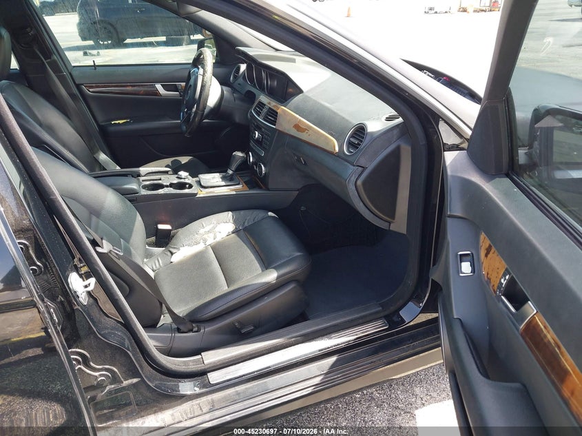 2012 Mercedes-benz C class VIN WDDGF4HB0CA604646 IAAI salvage auction — NORMAL WEAR, Clear (Florida), sold $650 on 2026-08-07 (photo 5)