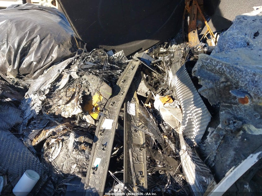 2020 Lamborghini Huracan VIN ZHWUF4ZF0LLA13648 IAAI salvage auction — INTERIOR BURN, Salvage Title, sold $35,250 on 2026-07-23 (photo 8)
