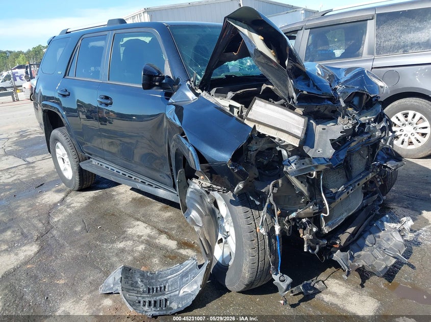 2019 Toyota 4runner VIN JTEZU5JR5K5199747 IAAI salvage auction — ROLLOVER, Salvage Title, sold $3,950 on 2026-07-30 (photo 1)