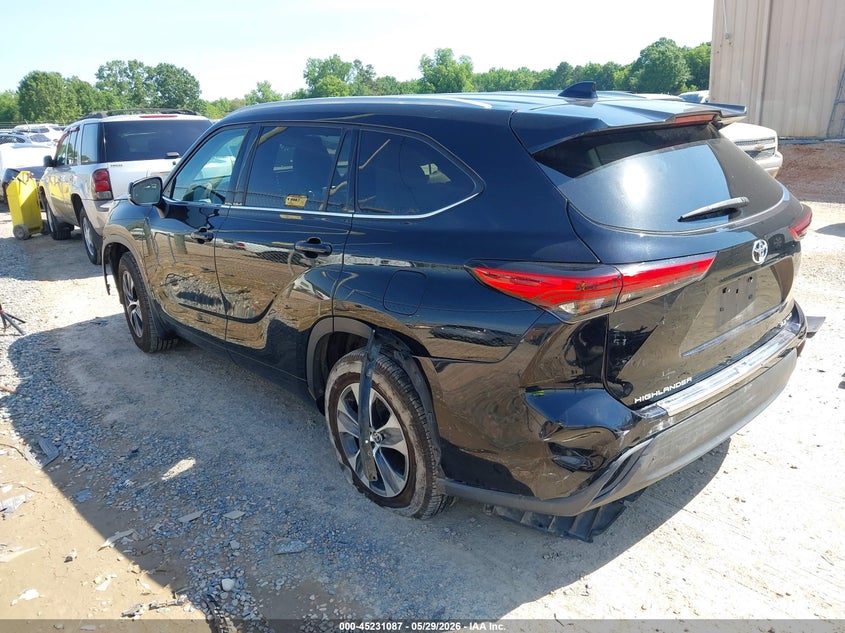 2022 Toyota Highlander VIN 5TDGZRBH6NS590155 IAAI salvage auction — FRONT & REAR, Salvage Title, sold $13,300 on 2026-07-09 (photo 3)