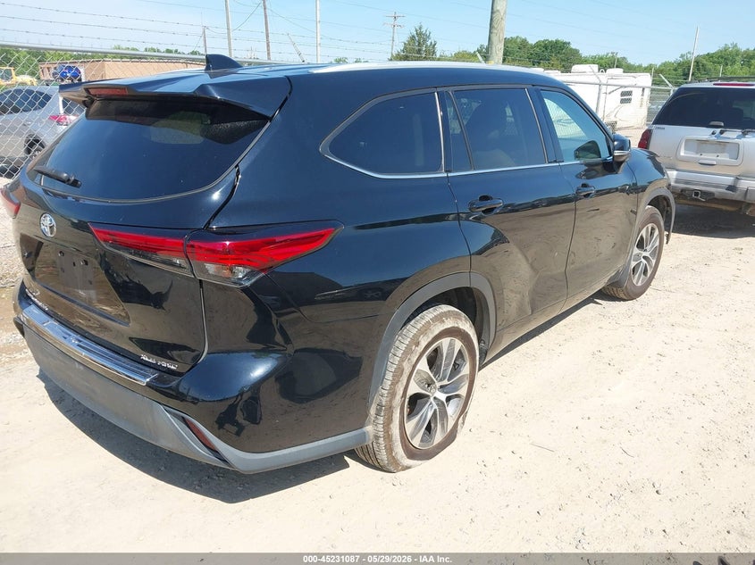 2022 Toyota Highlander VIN 5TDGZRBH6NS590155 IAAI salvage auction — FRONT & REAR, Salvage Title, sold $13,300 on 2026-07-09 (photo 4)