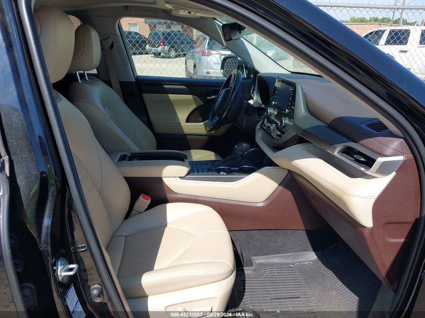 2022 Toyota Highlander VIN 5TDGZRBH6NS590155 IAAI salvage auction — FRONT & REAR, Salvage Title, sold $13,300 on 2026-07-09 (photo 5)