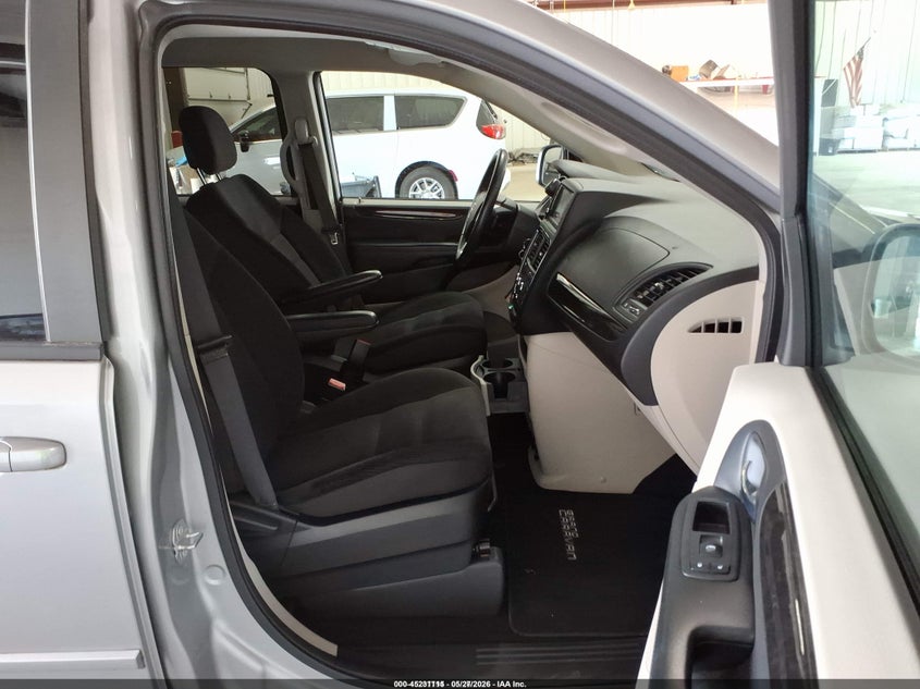 2017 Dodge Grand caravan VIN 2C4RDGBG0HR780694 IAAI salvage auction — NORMAL WEAR, Sf97 (North Carolina), sold $10,325 on 2026-08-13 (photo 5)