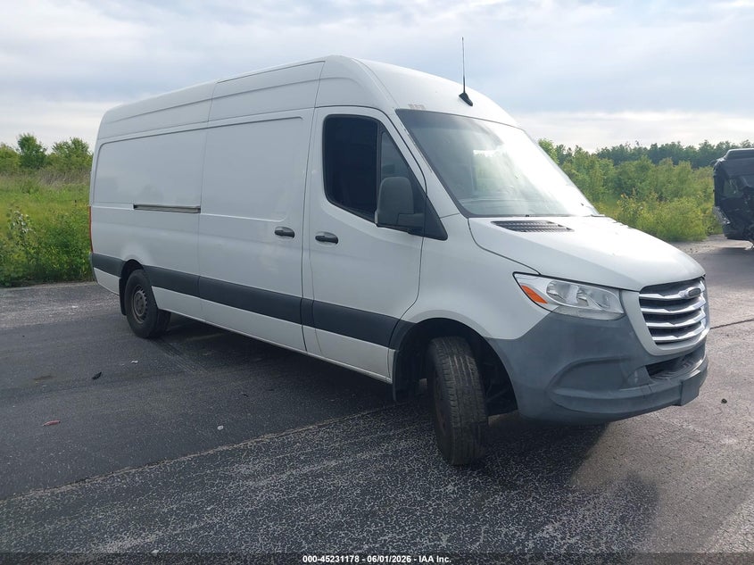 2019 Frei 2500 VIN W2Y4ECHY1KT018733 IAAI salvage auction — Unknown, Wait Title, sold $2,400 on 2026-08-01 (photo 1)