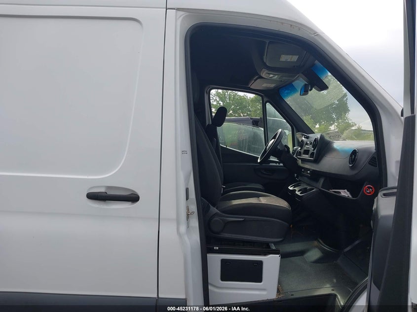 2019 Frei 2500 VIN W2Y4ECHY1KT018733 IAAI salvage auction — Unknown, Wait Title, sold $2,400 on 2026-08-01 (photo 5)