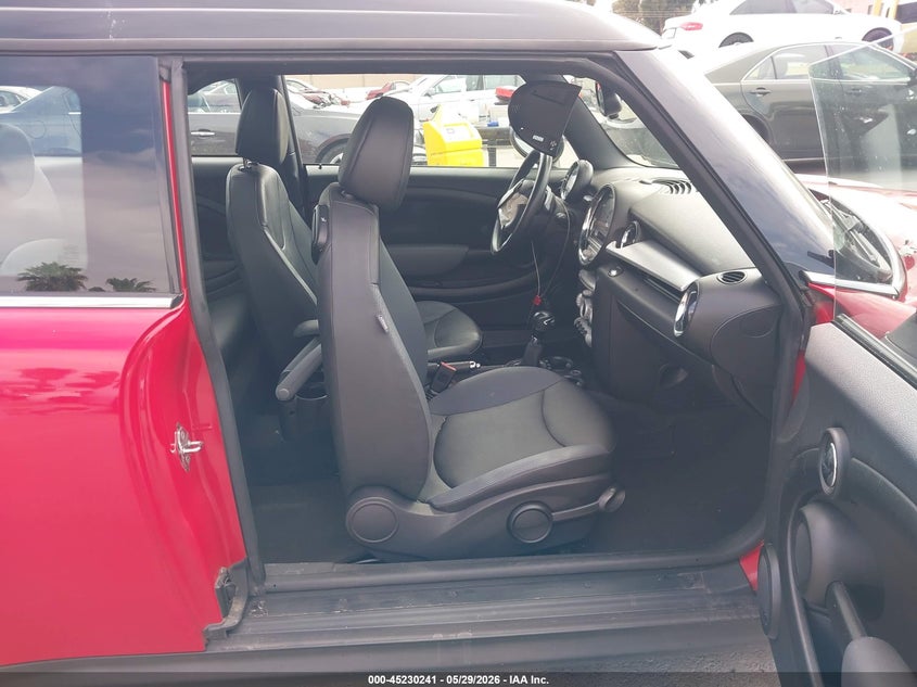 2009 Mini Cooper clubman VIN WMWML33519TX33555 IAAI salvage auction — NORMAL WEAR, Salvage (California), sold $350 on 2026-07-13 (photo 5)