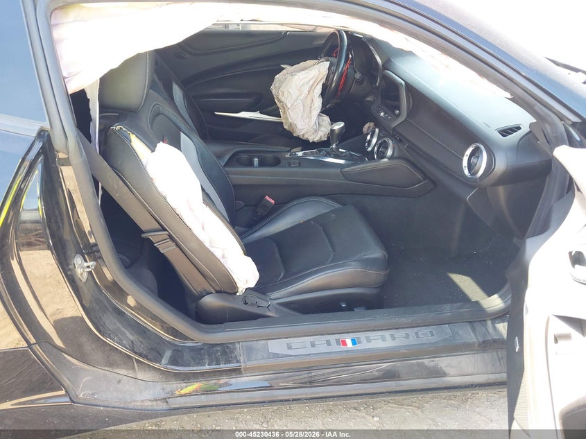 2019 Chevrolet Camaro VIN 1G1FH1R70K0138917 IAAI salvage auction — RIGHT SIDE, Salvage Title, sold $7,200 on 2026-07-27 (photo 5)