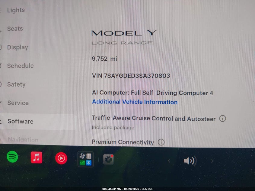 2025 Tesla Model y VIN 7SAYGDED3SA370803 IAAI salvage auction — SIDE, Salvage Title, sold $10,100 on 2026-07-30 (photo 7)