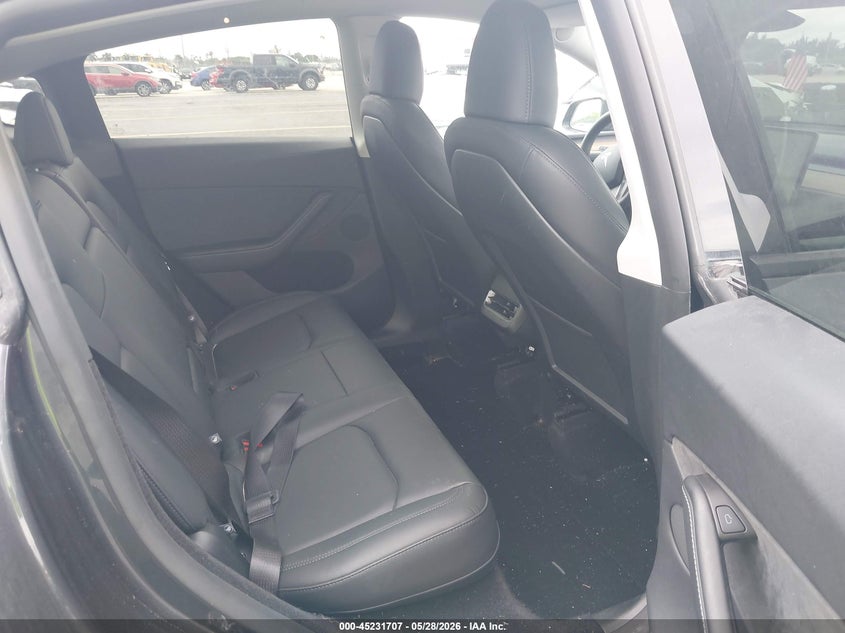 2025 Tesla Model y VIN 7SAYGDED3SA370803 IAAI salvage auction — SIDE, Salvage Title, sold $10,100 on 2026-07-30 (photo 8)