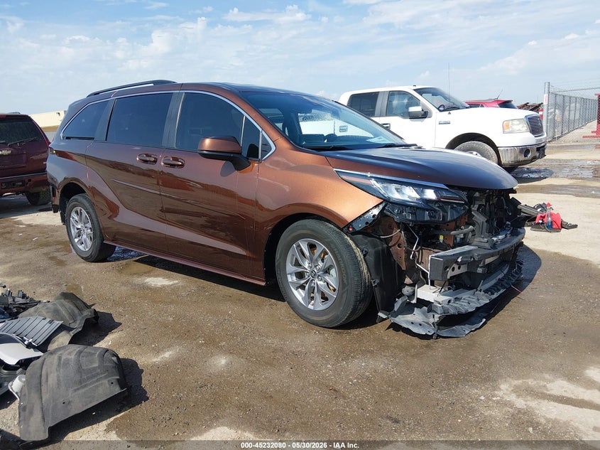 2022 Toyota Sienna VIN 5TDKRKEC0NS136341 IAAI salvage auction — LEFT FRONT, Salvage Title, sold $11,100 on 2026-07-24 (photo 1)