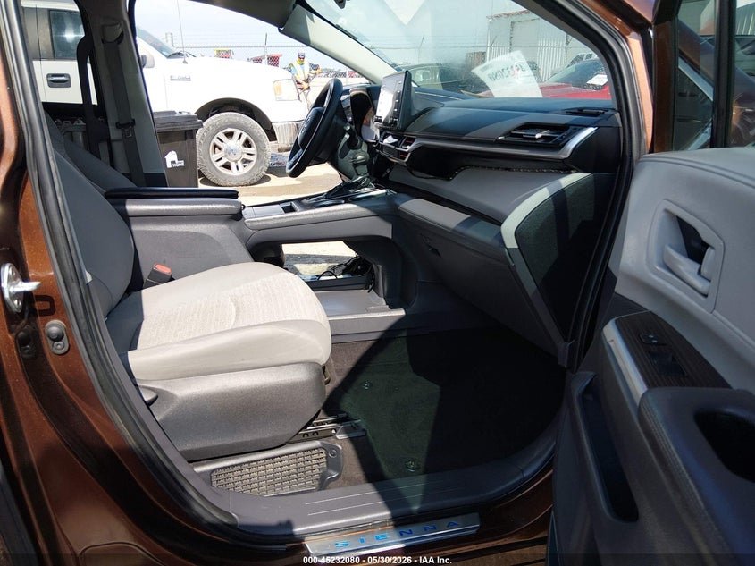 2022 Toyota Sienna VIN 5TDKRKEC0NS136341 IAAI salvage auction — LEFT FRONT, Salvage Title, sold $11,100 on 2026-07-24 (photo 5)