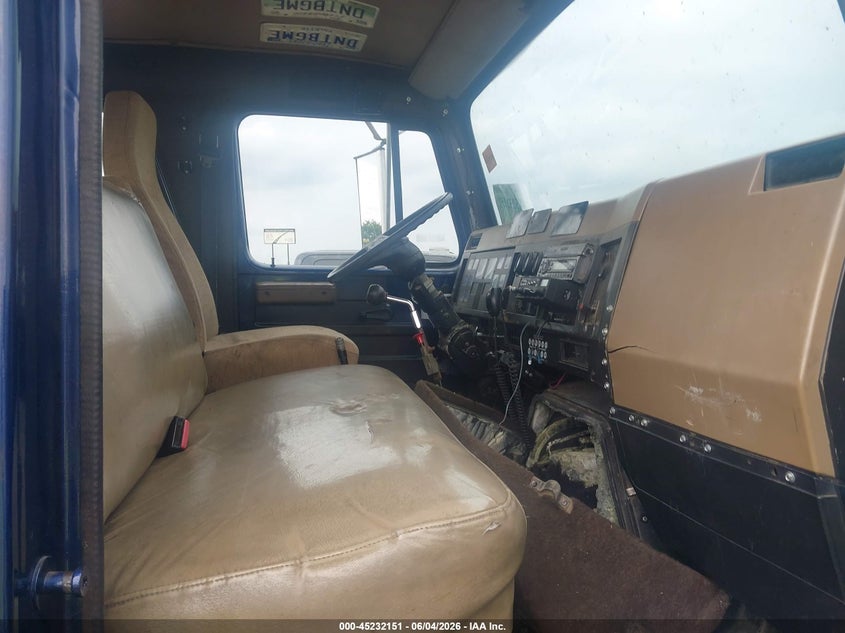 1990 International 4000 series VIN 1HTSDTVP1LH215965 IAAI salvage auction — Burn Engine, Clear (Arkansas), sold $775 on 2026-07-31 (photo 5)