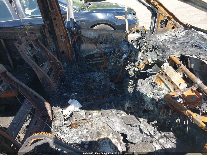 2019 Ford Transit VIN NM0GS9E28K1425774 IAAI salvage auction — INTERIOR BURN, Salvage (Massachusetts), sold $400 on 2026-07-17 (photo 5)