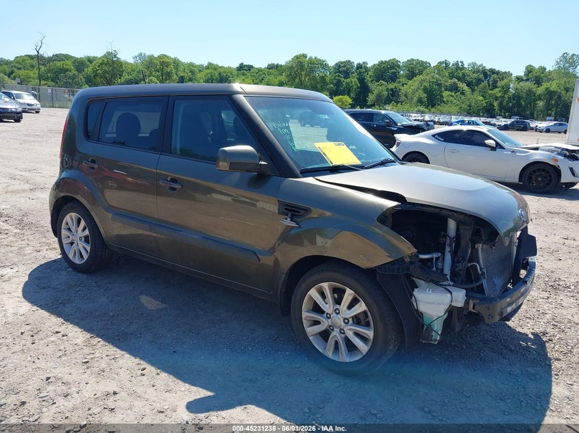 2013 Kia Soul VIN KNDJT2A59D7558704 IAAI salvage auction — FRONT & REAR, Salvage Title, sold $400 on 2026-07-14 (photo 1)