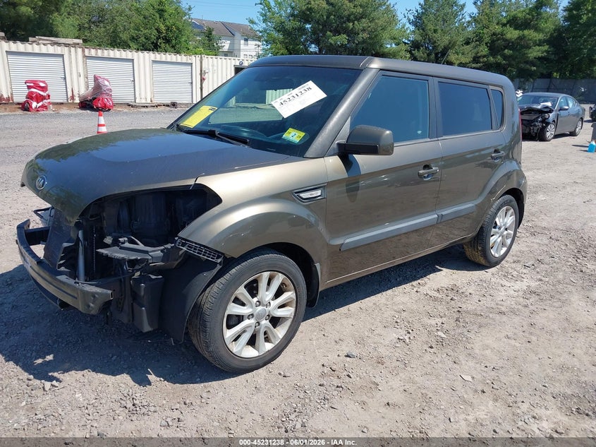 2013 Kia Soul VIN KNDJT2A59D7558704 IAAI salvage auction — FRONT & REAR, Salvage Title, sold $400 on 2026-07-14 (photo 2)
