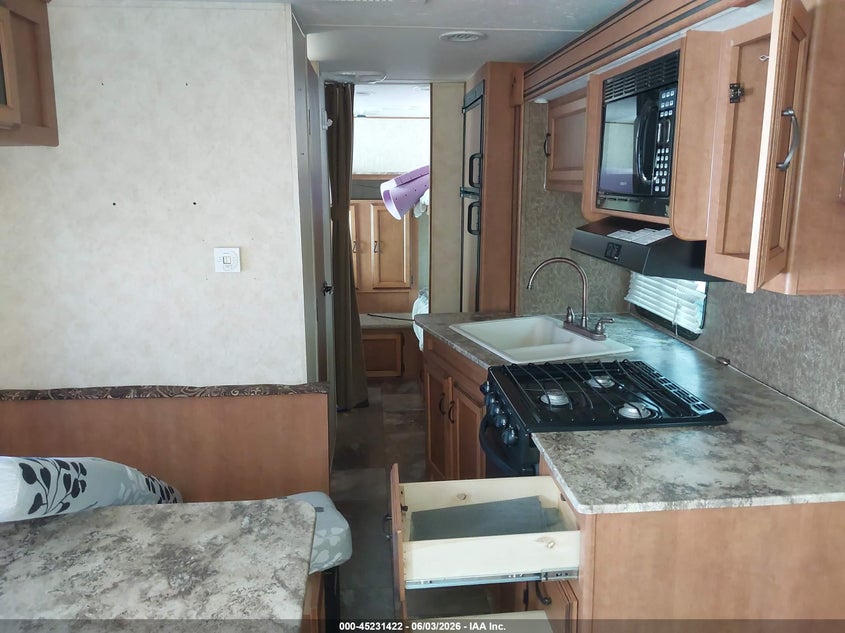 2013 Coachmen Apex VIN 5ZT2CXVB2DA002933 IAAI salvage auction — ROOF, Salvage (Pennsylvania), sold $25 on 2026-07-23 (photo 8)