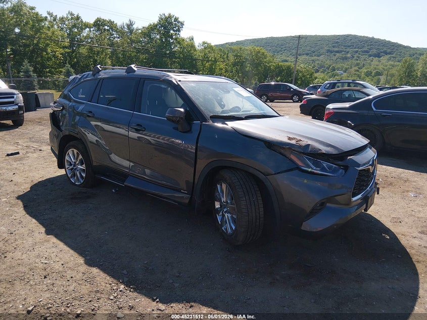 2020 Toyota Highlander VIN 5TDXBRCH8LS006452 IAAI salvage auction — LEFT SIDE, Salvage Title, sold $7,400 on 2026-07-23 (photo 1)