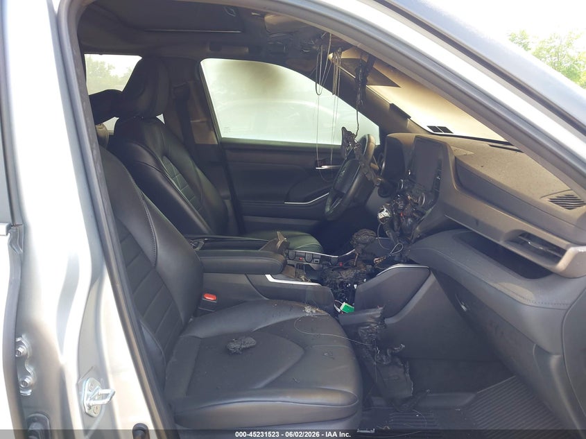2023 Toyota Highlander VIN 5TDKDRAH2PS523436 IAAI salvage auction — INTERIOR BURN, Salvage Title, sold $12,950 on 2026-07-06 (photo 5)
