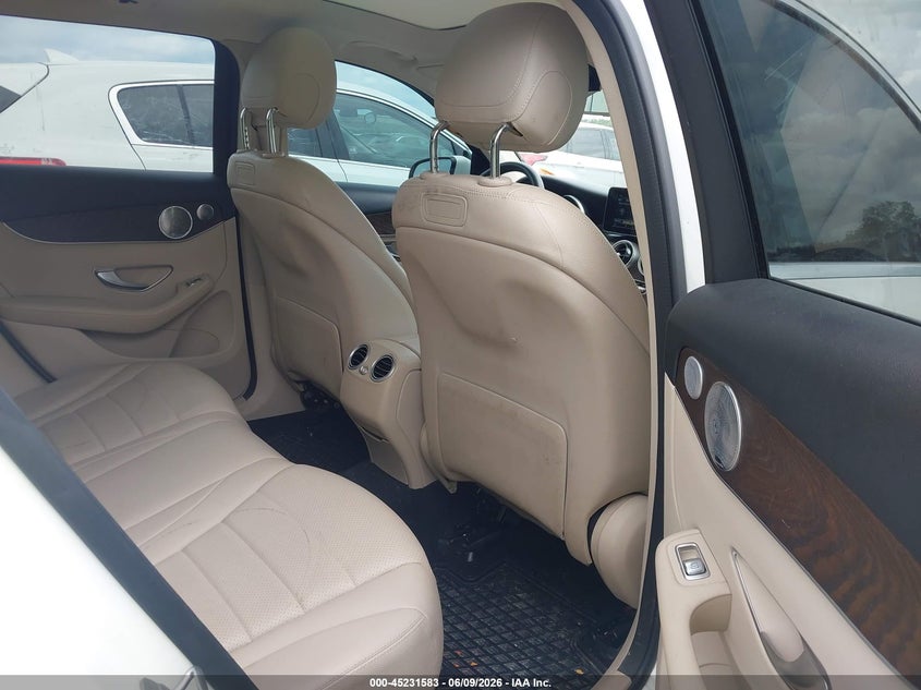 2019 Mercedes-benz Glc VIN WDC0G4KB1KV167663 IAAI salvage auction — HAIL, Salvage Title, sold $10,500 on 2026-07-14 (photo 8)