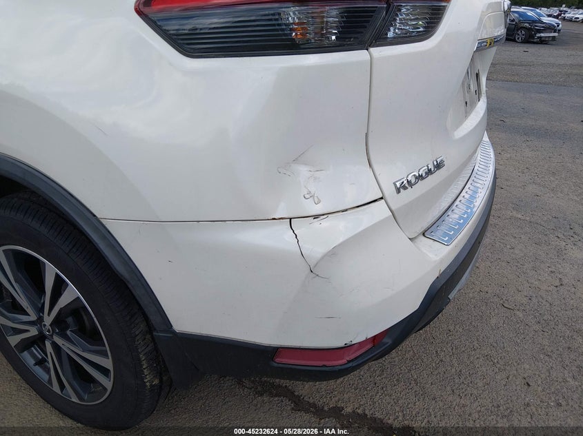 2017 Nissan Rogue VIN JN8AT2MVXHW273957 IAAI salvage auction — RIGHT SIDE, Salvage (Connecticut), sold $625 on 2026-07-14 (photo 6)