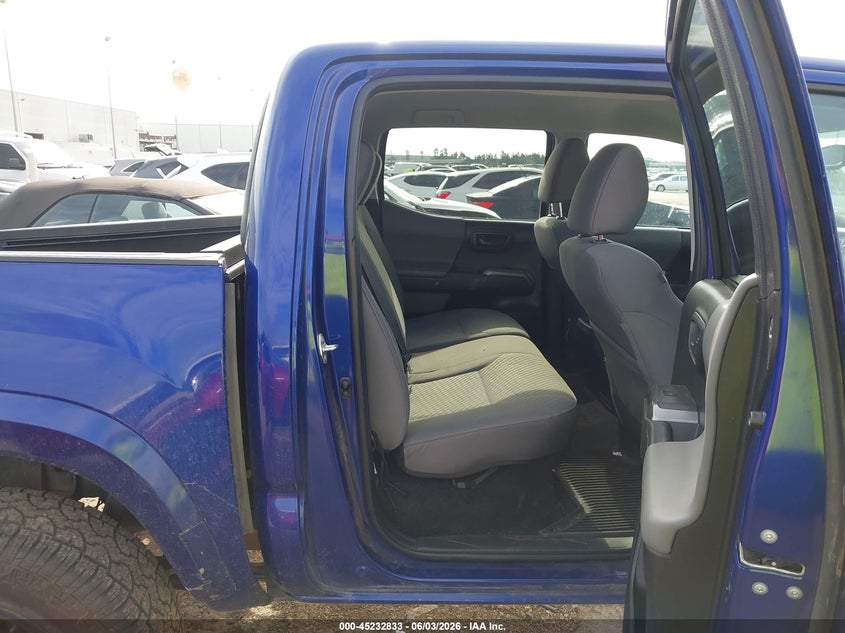 2022 Toyota Tacoma VIN 3TMCZ5AN2NM507934 IAAI salvage auction — FRONT & REAR, Original (Texas), sold $10,500 on 2026-07-30 (photo 8)