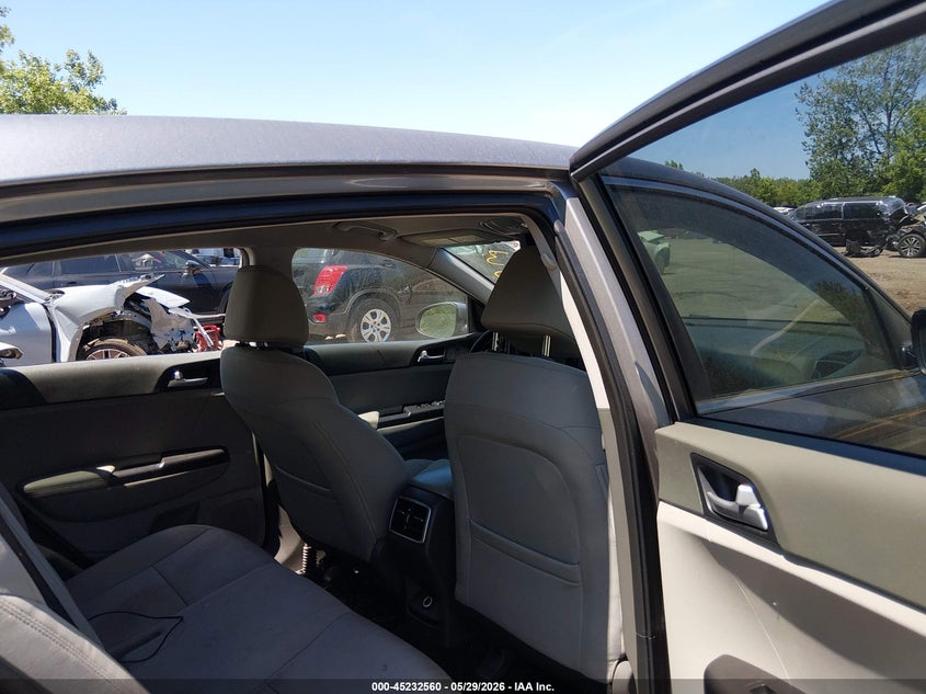 2017 Kia Sportage VIN KNDPMCAC8H7167108 IAAI salvage auction — THEFT, Salvage Title, sold $2,400 on 2026-07-07 (photo 8)