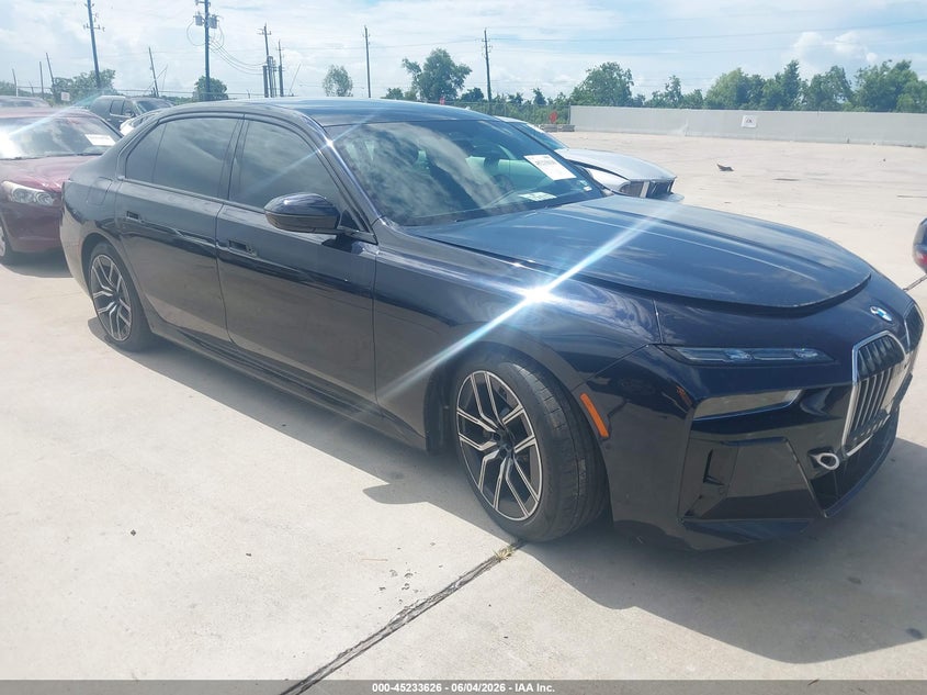 2023 BMW 7er VIN WBA33EJ0XPCM28471 IAAI salvage auction — WATER/FLOOD, Salvage Title, sold $20,100 on 2026-07-30 (photo 1)