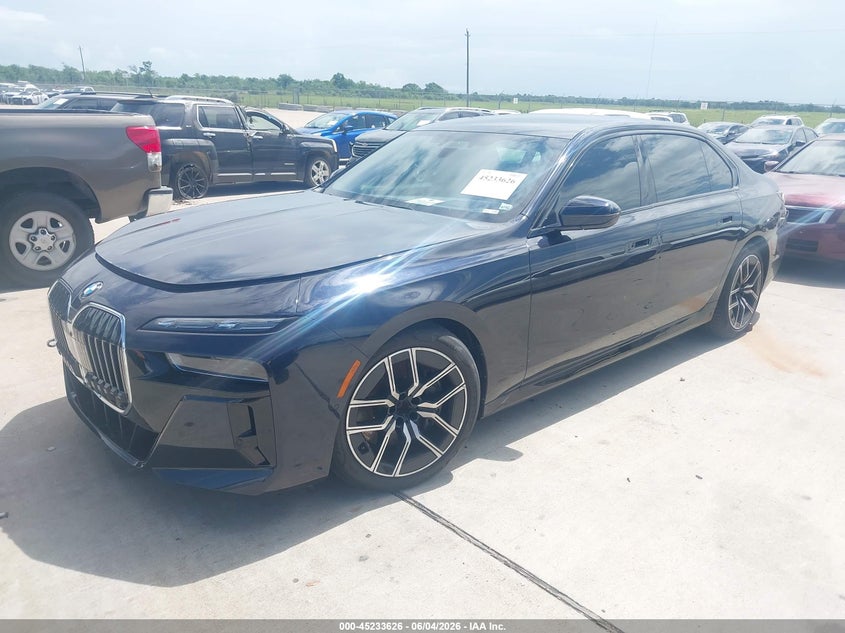 2023 BMW 7er VIN WBA33EJ0XPCM28471 IAAI salvage auction — WATER/FLOOD, Salvage Title, sold $20,100 on 2026-07-30 (photo 2)
