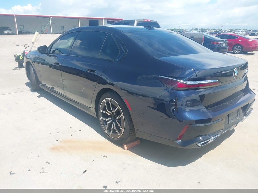 2023 BMW 7er VIN WBA33EJ0XPCM28471 IAAI salvage auction — WATER/FLOOD, Salvage Title, sold $20,100 on 2026-07-30 (photo 3)