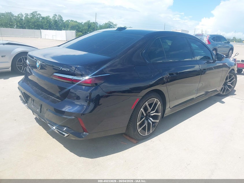 2023 BMW 7er VIN WBA33EJ0XPCM28471 IAAI salvage auction — WATER/FLOOD, Salvage Title, sold $20,100 on 2026-07-30 (photo 4)