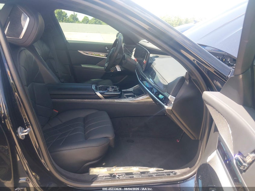 2023 BMW 7er VIN WBA33EJ0XPCM28471 IAAI salvage auction — WATER/FLOOD, Salvage Title, sold $20,100 on 2026-07-30 (photo 5)