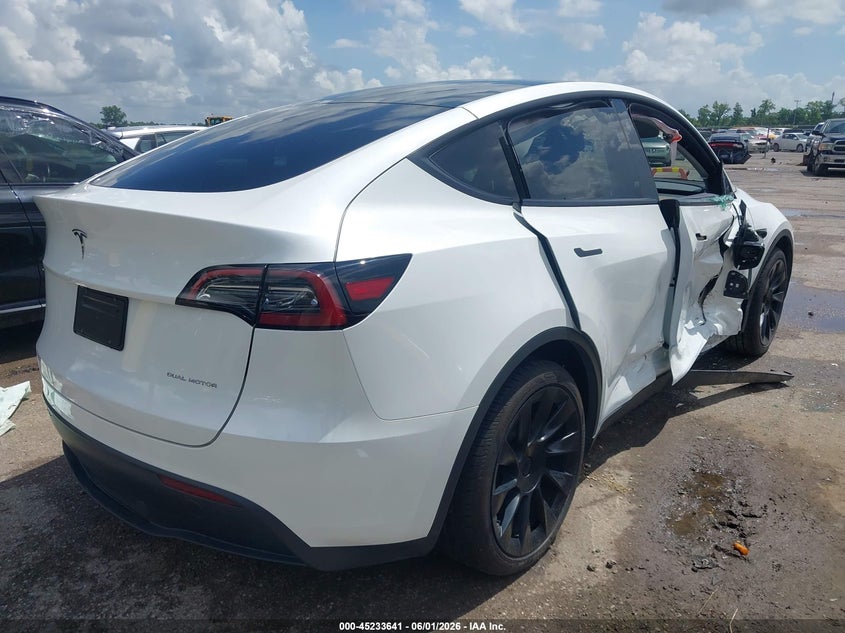 2023 Tesla Model y VIN 7SAYGAEE4PF864525 IAAI salvage auction — SIDE, Salvage (Louisiana), sold $11,250 on 2026-07-07 (photo 4)