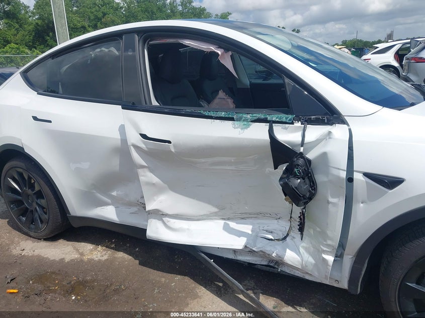 2023 Tesla Model y VIN 7SAYGAEE4PF864525 IAAI salvage auction — SIDE, Salvage (Louisiana), sold $11,250 on 2026-07-07 (photo 6)